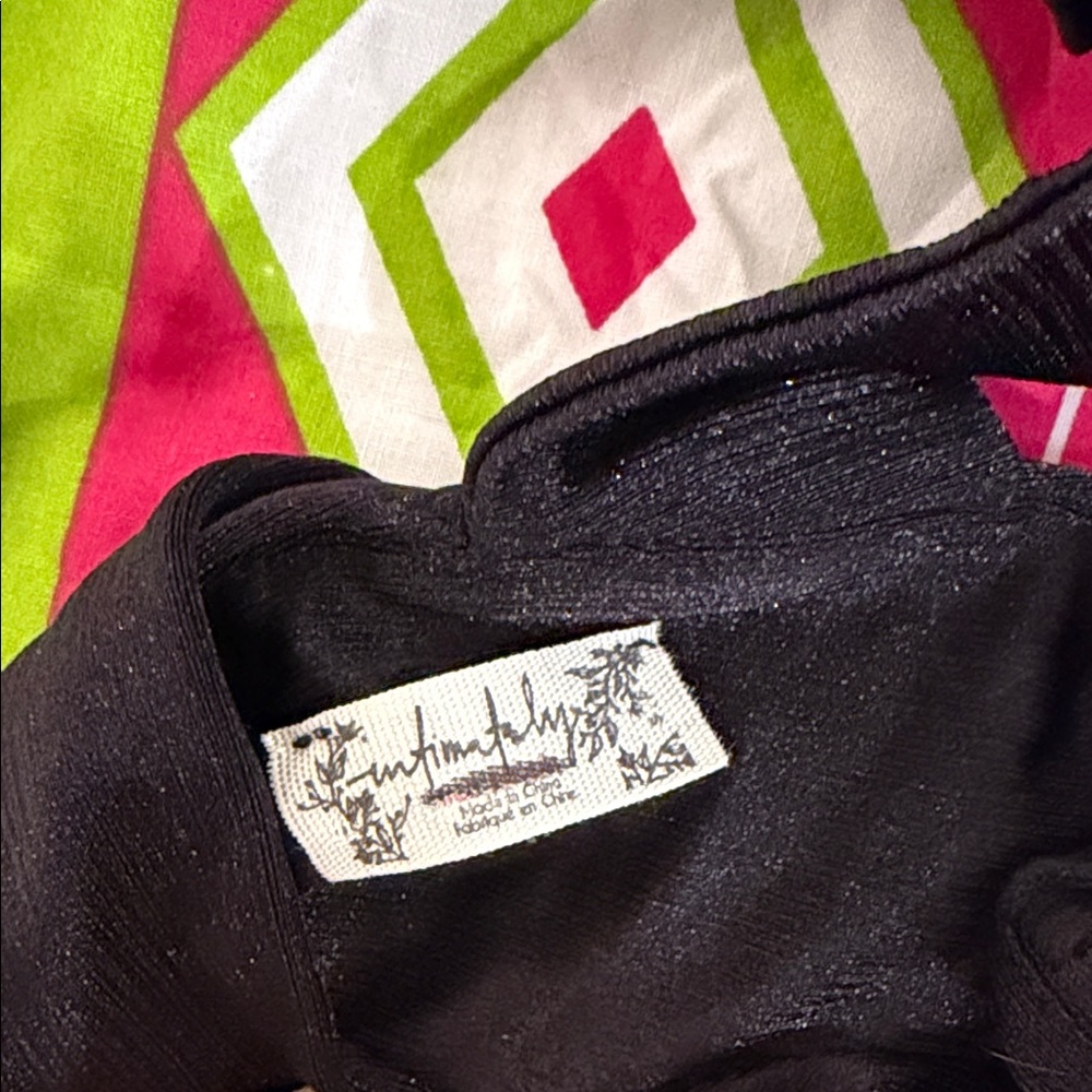 Elegant Black Ruched Bodysuit - Picture 4 of 6